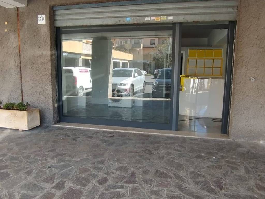 negozio in vendita a Bracciano