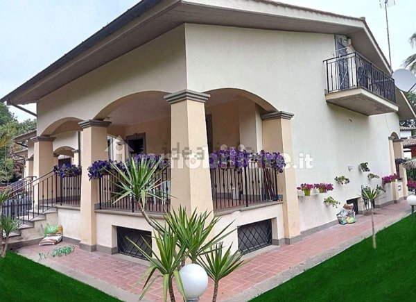 casa indipendente in vendita a Bracciano in zona Pisciarelli