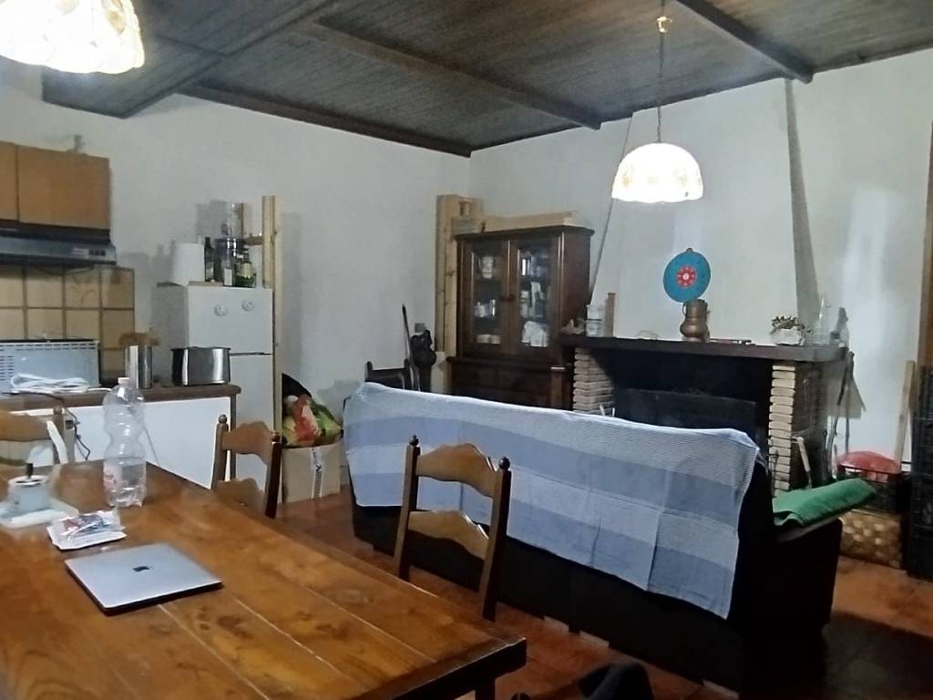 casa indipendente in vendita a Bracciano in zona Castel Giuliano