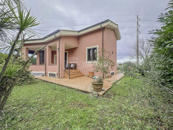 casa indipendente in vendita a Bracciano