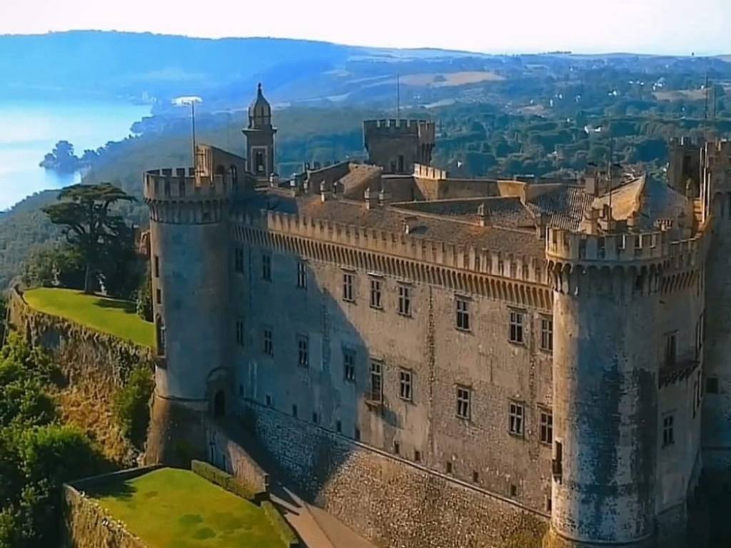 negozio in vendita a Bracciano