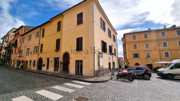 locale commerciale in vendita a Bracciano