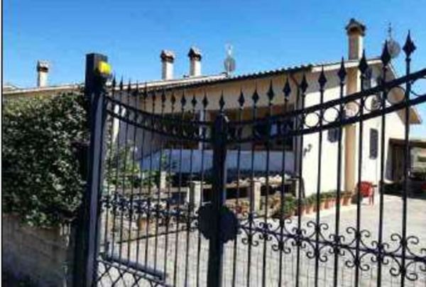 casa indipendente in vendita a Bracciano in zona Lungolago