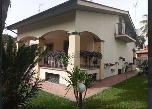 casa indipendente in vendita a Bracciano in zona Pisciarelli