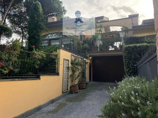 casa indipendente in vendita a Bracciano in zona Lungolago
