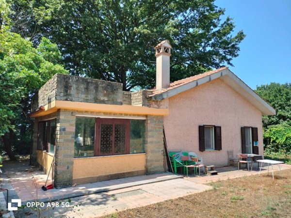 casa indipendente in vendita a Bracciano in zona Pisciarelli
