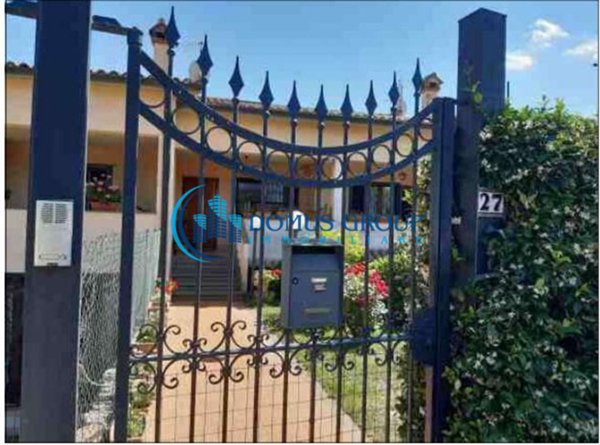 casa indipendente in vendita a Bracciano in zona Vigna di Valle