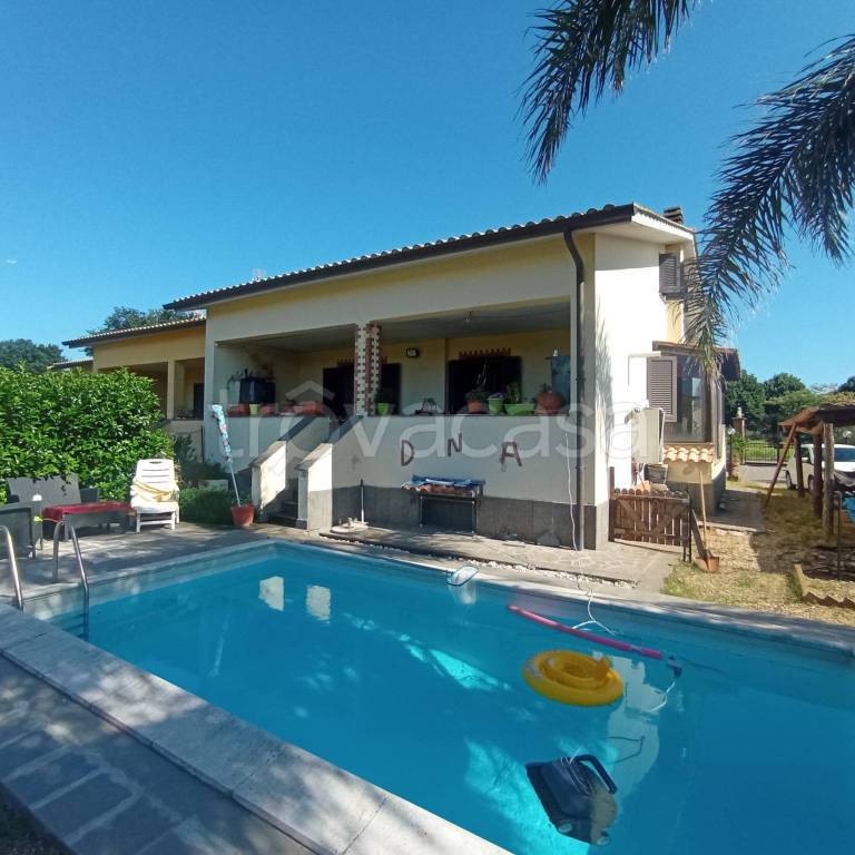 casa indipendente in vendita a Bracciano