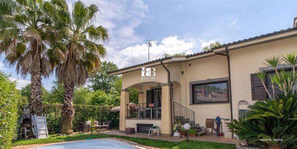 casa indipendente in vendita a Bracciano in zona Pisciarelli