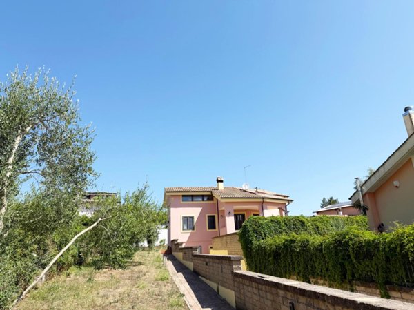 casa indipendente in vendita a Bracciano