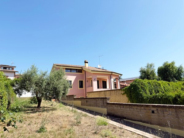 casa indipendente in vendita a Bracciano