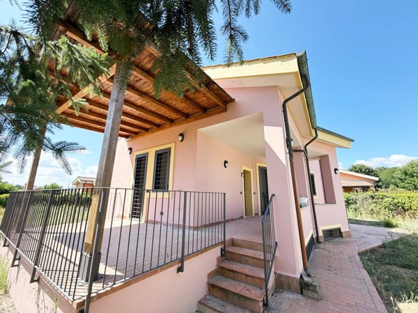 casa indipendente in vendita a Bracciano