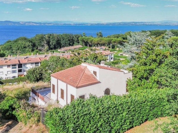 casa indipendente in vendita a Bracciano