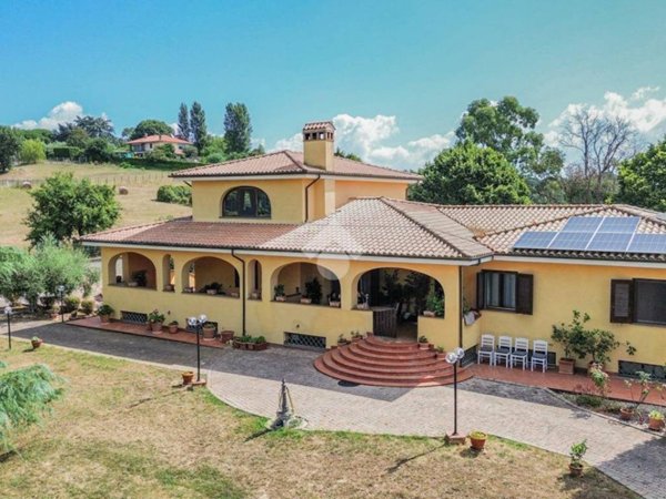 casa indipendente in vendita a Bracciano
