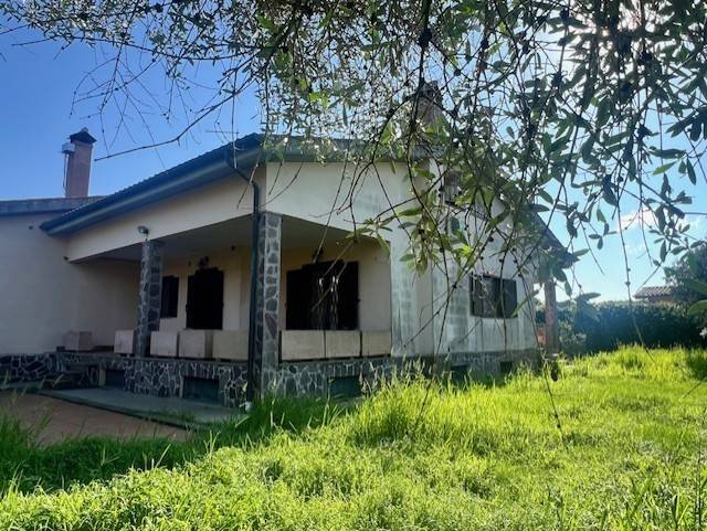 casa indipendente in vendita a Bracciano in zona Vigna di Valle