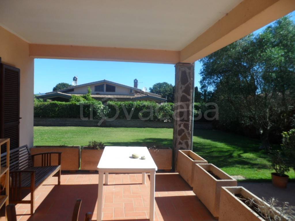 casa indipendente in vendita a Bracciano in zona Vigna di Valle