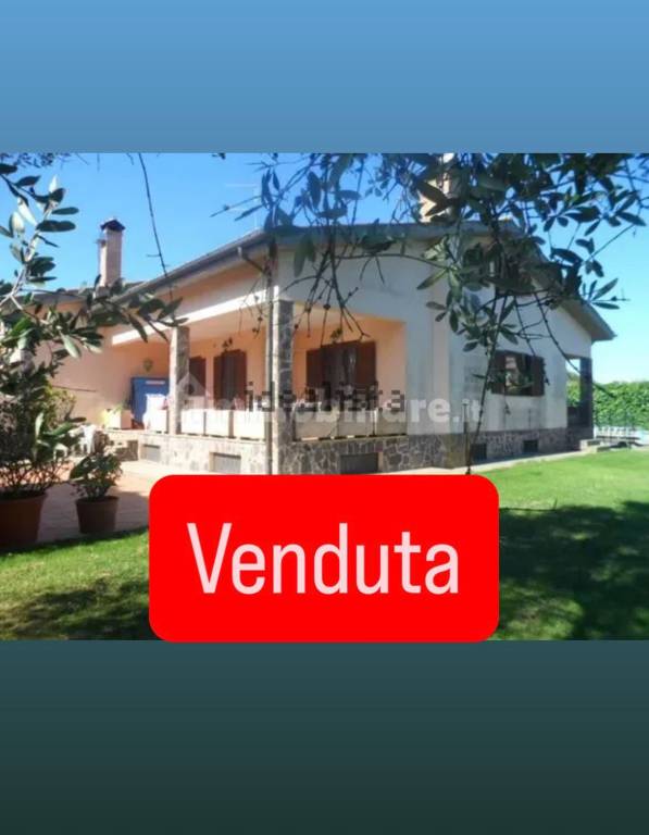 casa indipendente in vendita a Bracciano in zona Vigna di Valle