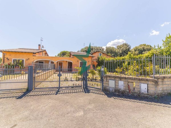 casa indipendente in vendita a Bracciano