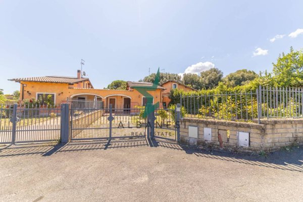 casa indipendente in vendita a Bracciano