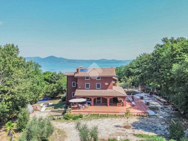 casa indipendente in vendita a Bracciano