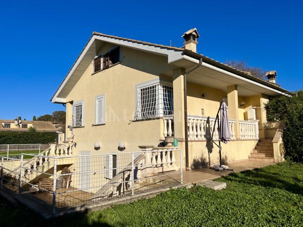 casa indipendente in vendita a Bracciano