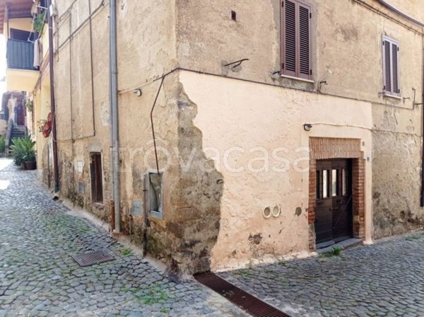 locale commerciale in vendita a Bracciano