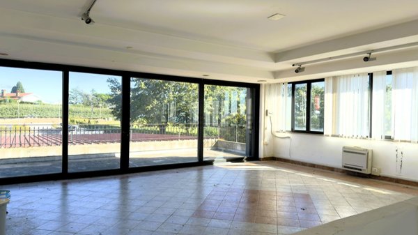 locale commerciale in vendita a Bracciano