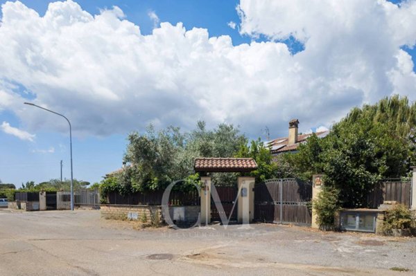 casa indipendente in vendita a Bracciano in zona Vigna di Valle