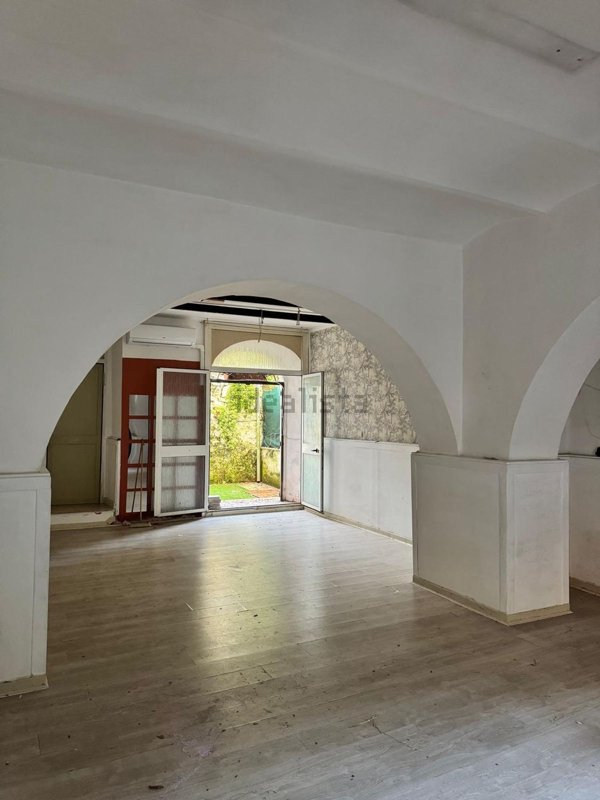 locale commerciale in vendita a Bracciano