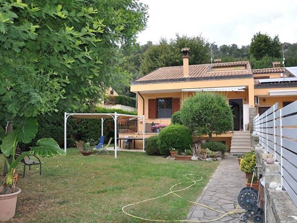 casa indipendente in vendita a Bracciano