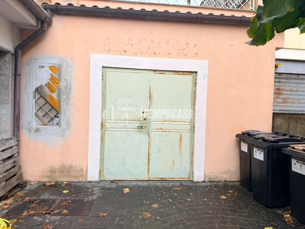 locale commerciale in vendita a Bracciano