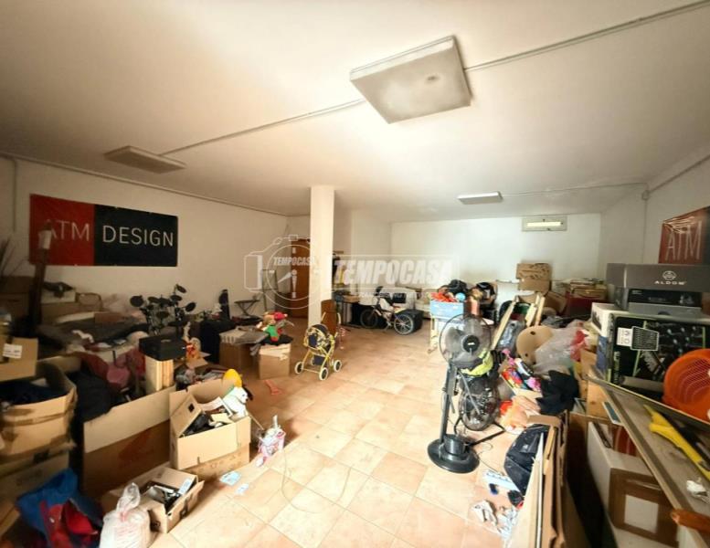 locale commerciale in vendita a Bracciano