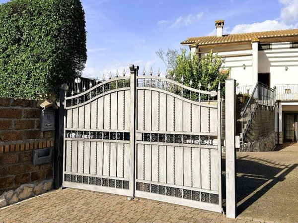 casa indipendente in vendita a Bracciano