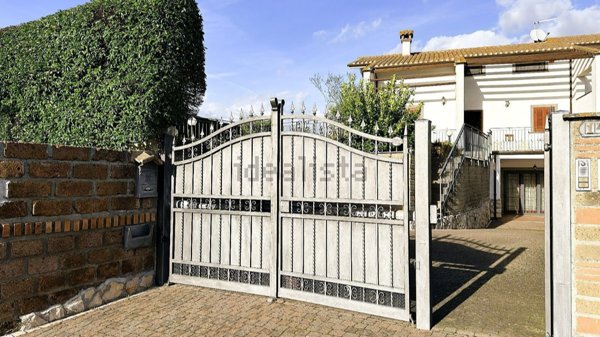 casa indipendente in vendita a Bracciano