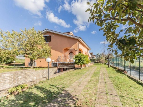 casa indipendente in vendita a Bracciano