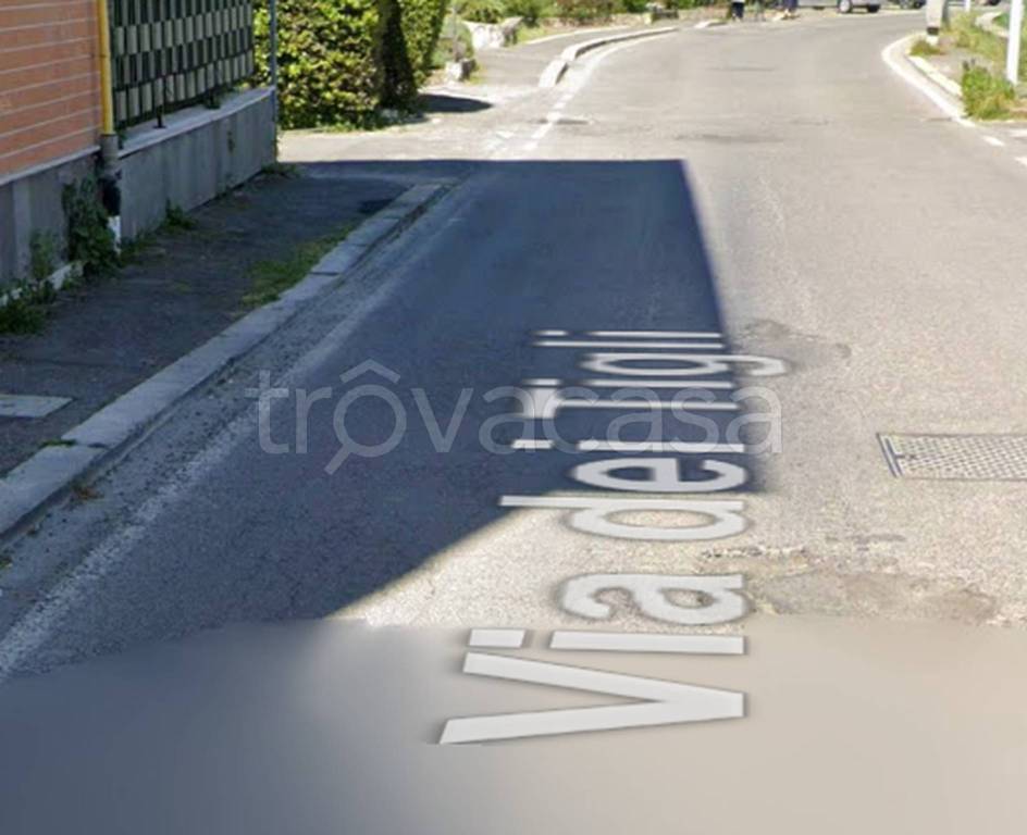 locale di sgombero in vendita a Bracciano