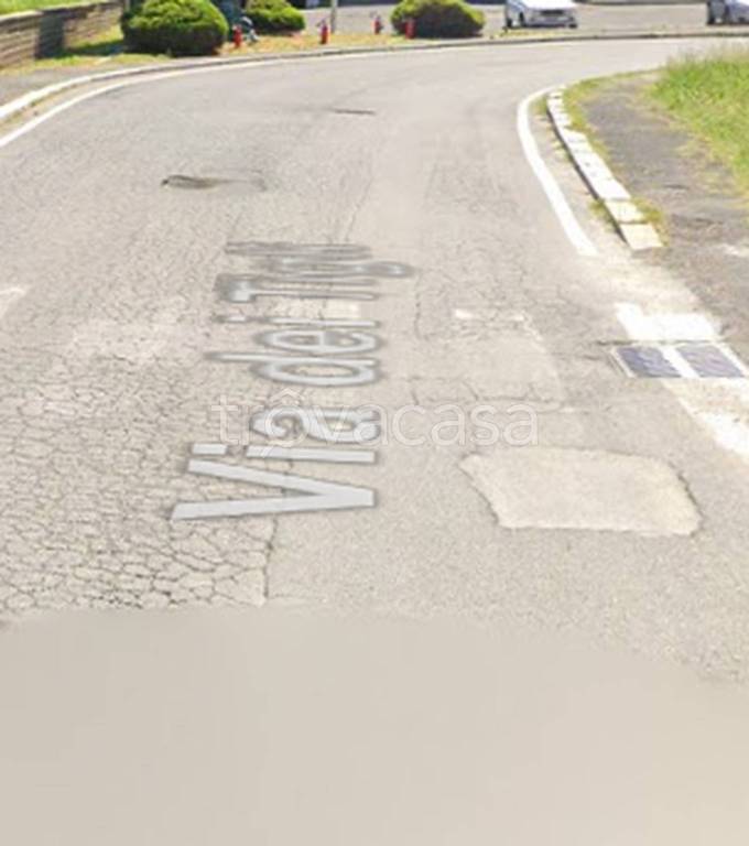 locale di sgombero in vendita a Bracciano