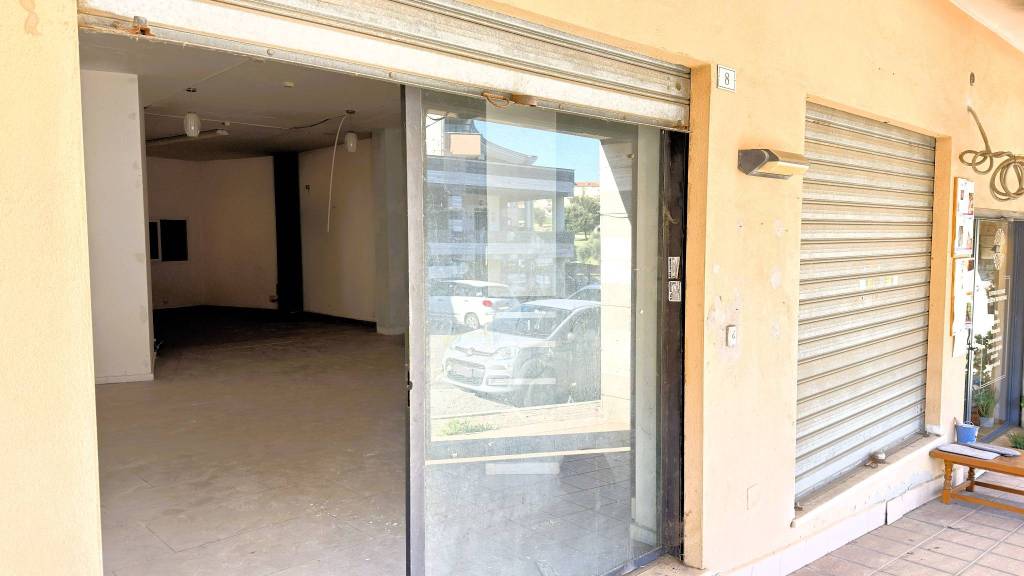 negozio in vendita a Bracciano