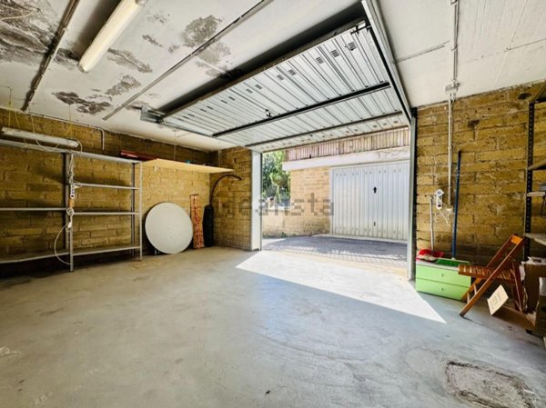 locale di sgombero in vendita a Bracciano