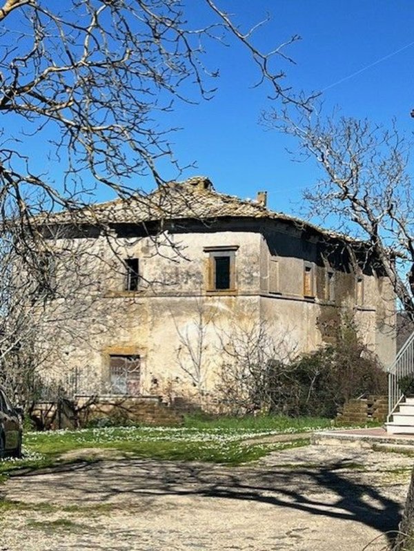 casale in vendita a Bracciano in zona Pisciarelli