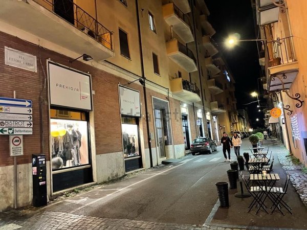 locale commerciale in vendita a Bracciano