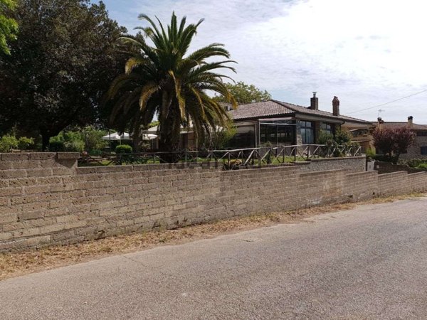 negozio in vendita a Bracciano