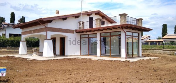 casa indipendente in vendita a Bracciano