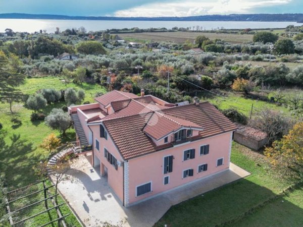 casa indipendente in vendita a Bracciano in zona Vicarello