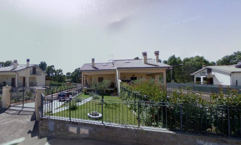 casa indipendente in vendita a Bracciano in zona Vigna di Valle
