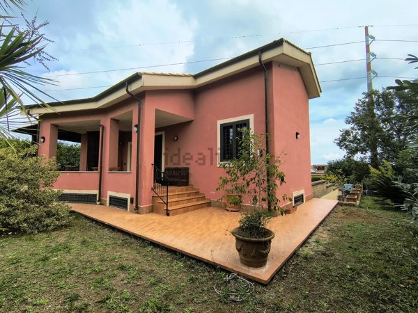 casa indipendente in vendita a Bracciano