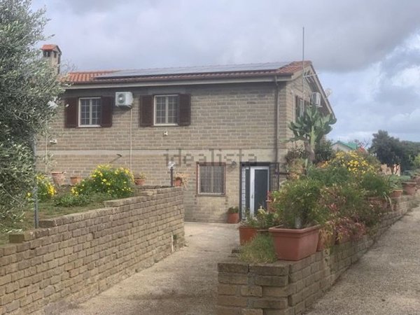 casa indipendente in vendita a Bracciano