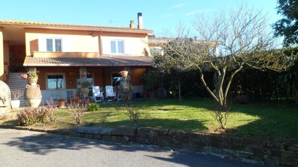 casa indipendente in vendita a Bracciano