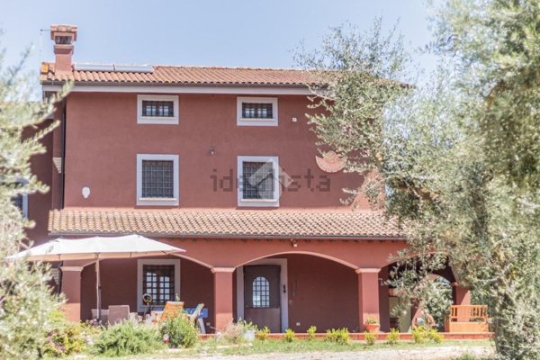 casa indipendente in vendita a Bracciano