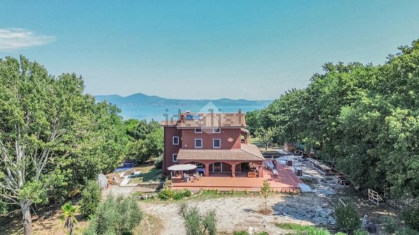 casa indipendente in vendita a Bracciano